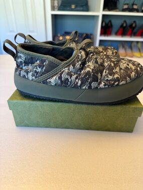 The North Face Kids Olive Camo Quilted Slip-On Slippers